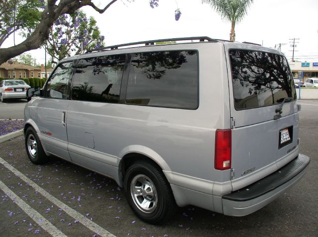 1999 Chevrolet Astro EX - DUAL Power Doors