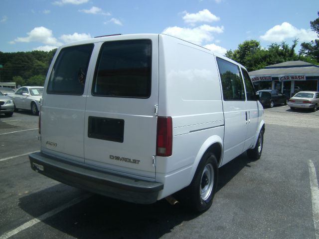 2000 Chevrolet Astro Sport PZEV