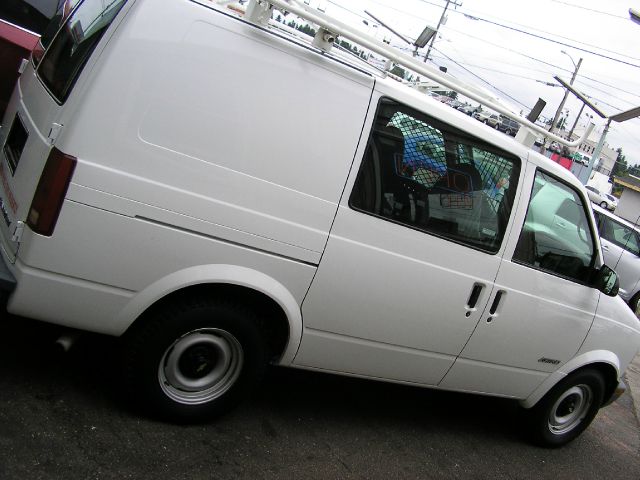 2000 Chevrolet Astro V W/ Navigationlocal Trade