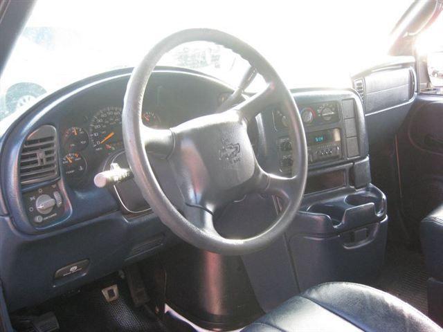 2000 Chevrolet Astro XLT Sport 4.6L 2WD