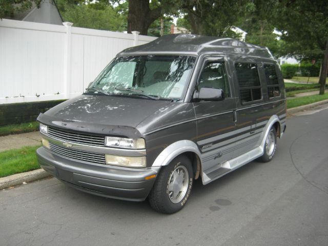 2000 Chevrolet Astro Sport PZEV