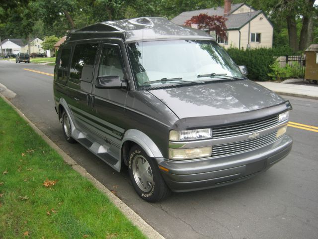 2000 Chevrolet Astro Sport PZEV