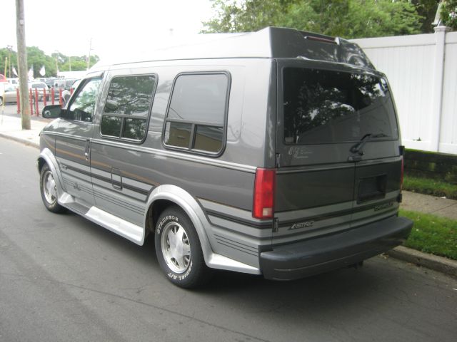 2000 Chevrolet Astro Sport PZEV