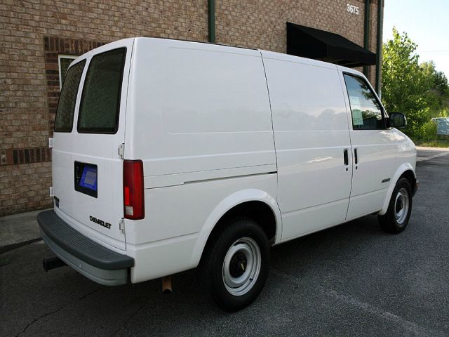 2000 Chevrolet Astro Sport PZEV