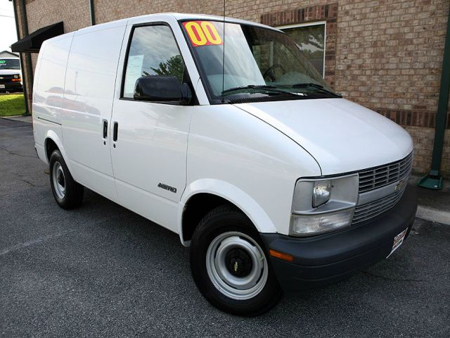 2000 Chevrolet Astro Sport PZEV