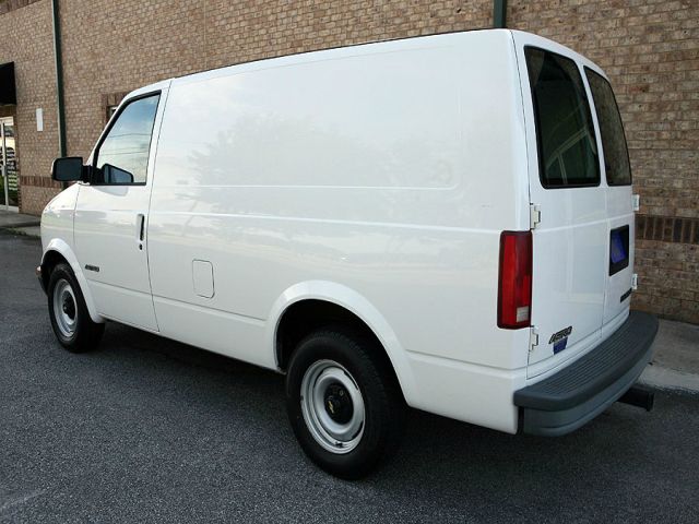 2000 Chevrolet Astro Sport PZEV