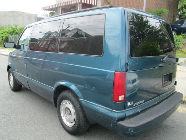 2000 Chevrolet Astro 4wd