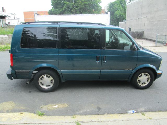 2000 Chevrolet Astro 4wd