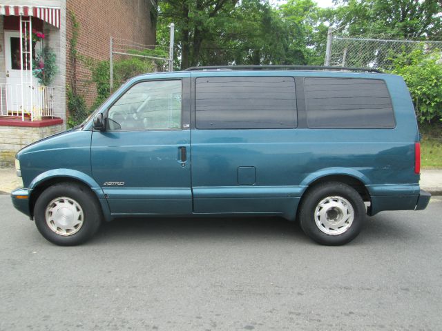 2000 Chevrolet Astro 4wd