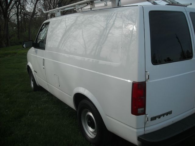 2000 Chevrolet Astro Sport PZEV