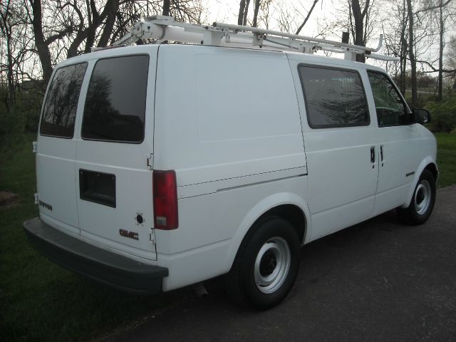 2000 Chevrolet Astro Sport PZEV