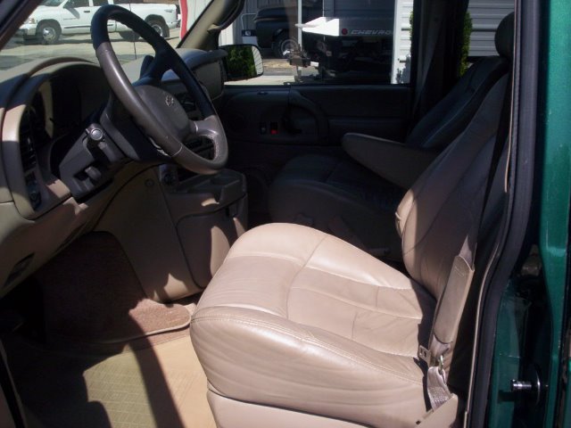 2000 Chevrolet Astro EX - DUAL Power Doors