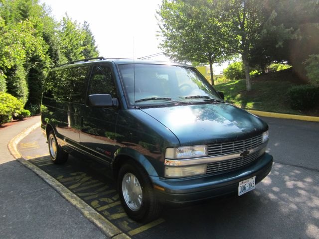 2000 Chevrolet Astro EX - DUAL Power Doors