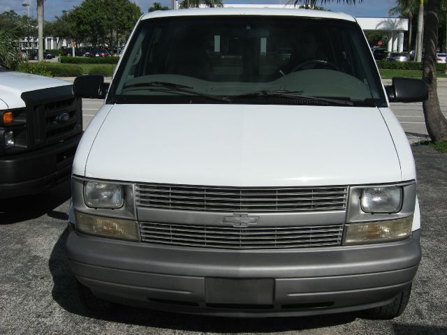 2001 Chevrolet Astro Sport PZEV