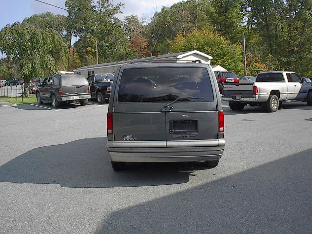 2001 Chevrolet Astro EX - DUAL Power Doors