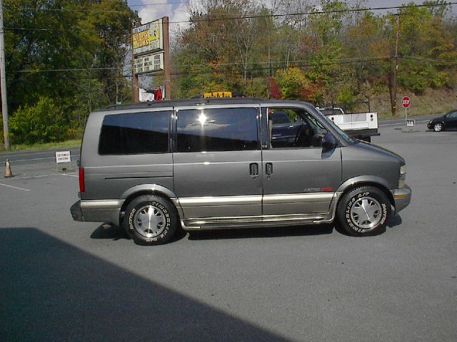 2001 Chevrolet Astro EX - DUAL Power Doors