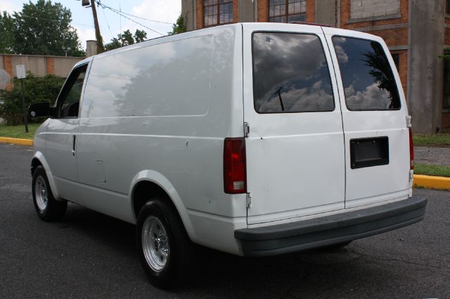 2001 Chevrolet Astro Sport PZEV