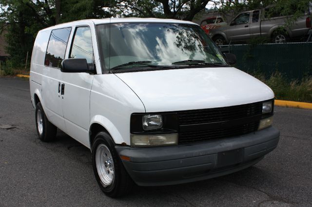 2001 Chevrolet Astro Sport PZEV