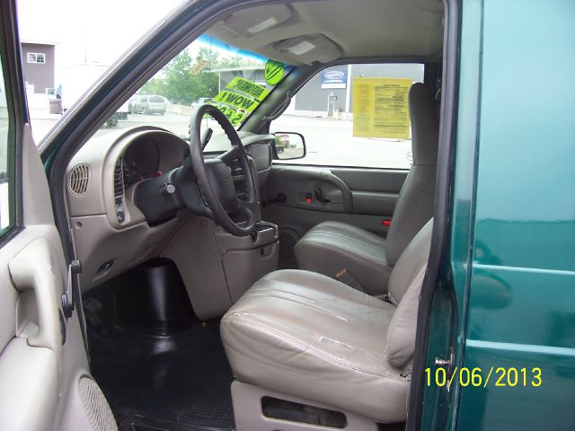 2002 Chevrolet Astro Sport PZEV