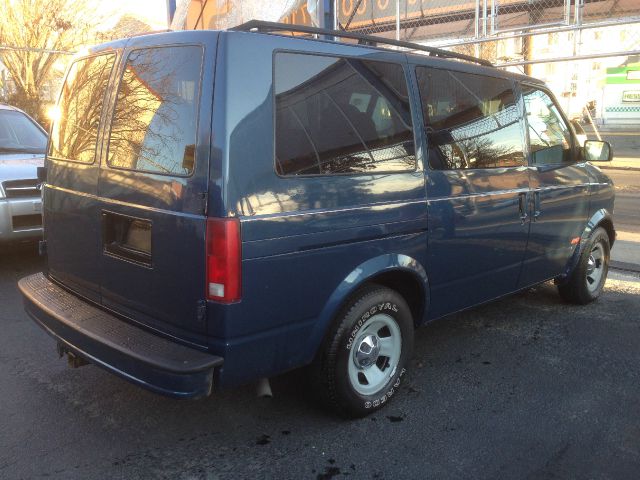 2002 Chevrolet Astro EX - DUAL Power Doors