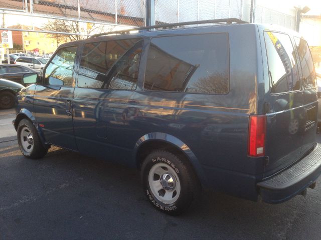 2002 Chevrolet Astro EX - DUAL Power Doors