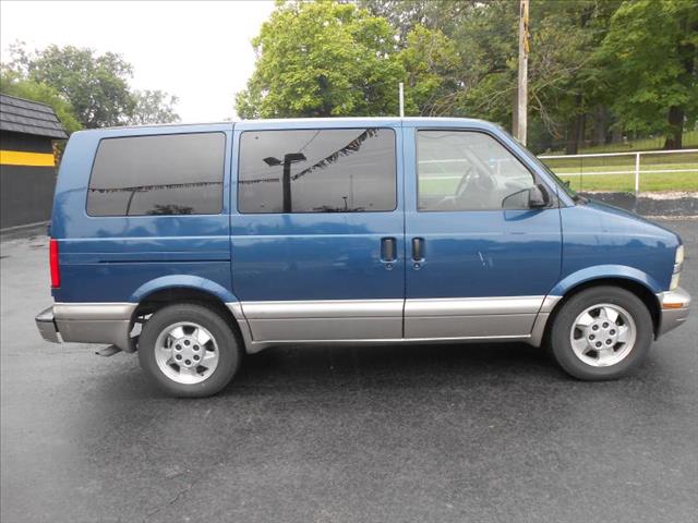 2003 Chevrolet Astro 2.