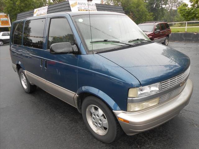 2003 Chevrolet Astro 2.