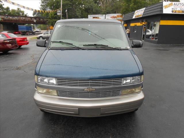 2003 Chevrolet Astro 2.