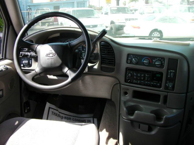 2005 Chevrolet Astro EX - DUAL Power Doors