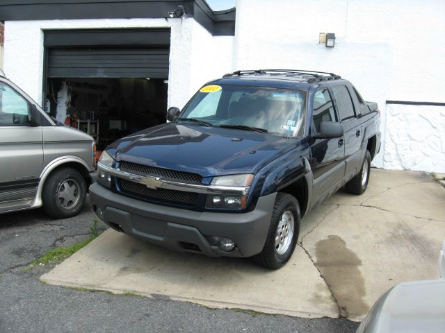 2002 Chevrolet Avalanche C350 4dr Sdn 3.5L Sport RWD Sedan