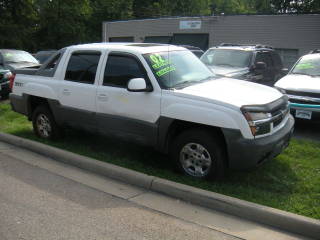 2002 Chevrolet Avalanche C350 4dr Sdn 3.5L Sport RWD Sedan