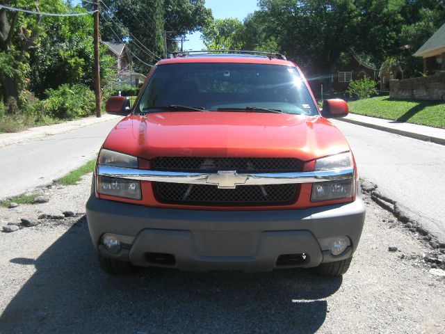 2002 Chevrolet Avalanche C350 4dr Sdn 3.5L Sport RWD Sedan