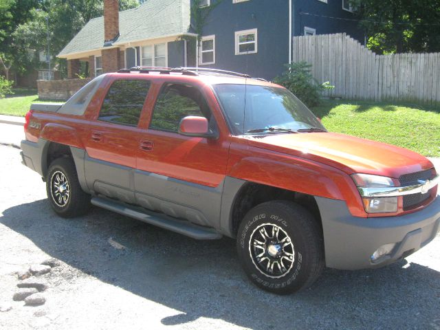 2002 Chevrolet Avalanche C350 4dr Sdn 3.5L Sport RWD Sedan