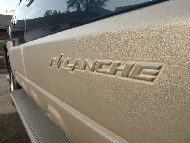 2002 Chevrolet Avalanche C350 4dr Sdn 3.5L Sport RWD Sedan