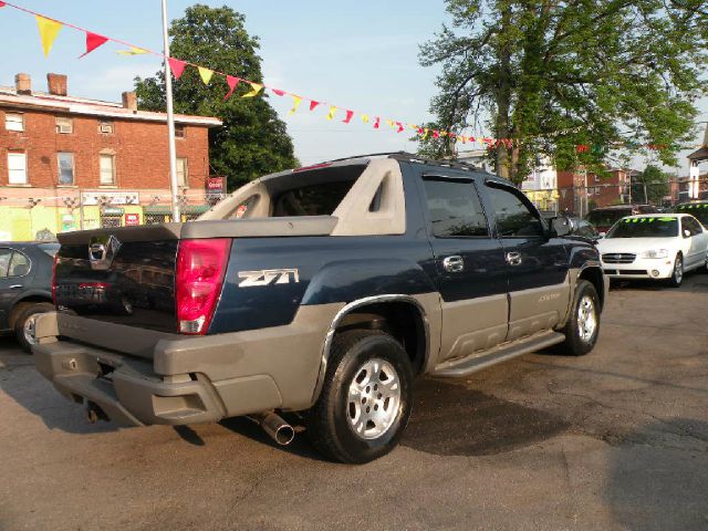 2002 Chevrolet Avalanche C350 4dr Sdn 3.5L Sport RWD Sedan