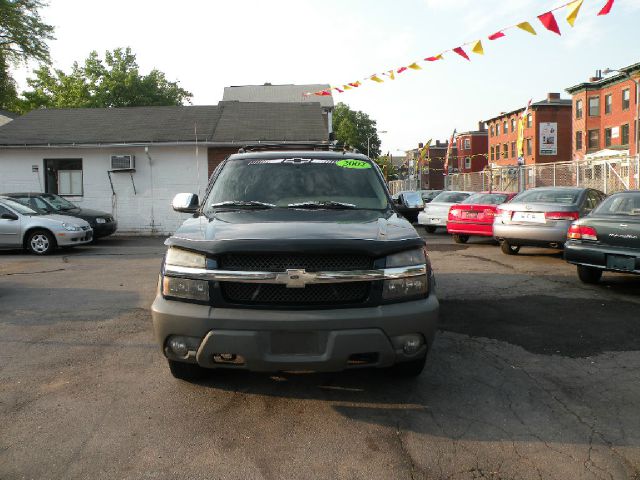 2002 Chevrolet Avalanche C350 4dr Sdn 3.5L Sport RWD Sedan