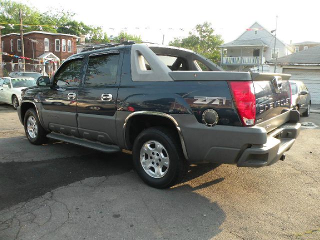 2002 Chevrolet Avalanche C350 4dr Sdn 3.5L Sport RWD Sedan