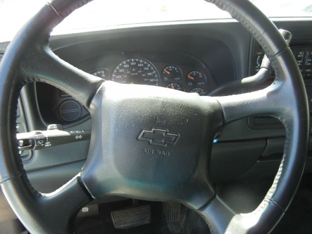 2002 Chevrolet Avalanche C350 4dr Sdn 3.5L Sport RWD Sedan