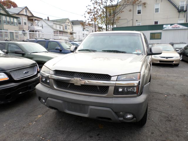 2002 Chevrolet Avalanche C350 4dr Sdn 3.5L Sport RWD Sedan