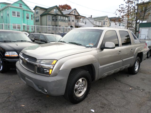 2002 Chevrolet Avalanche C350 4dr Sdn 3.5L Sport RWD Sedan