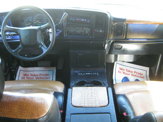 2002 Chevrolet Avalanche C350 4dr Sdn 3.5L Sport RWD Sedan