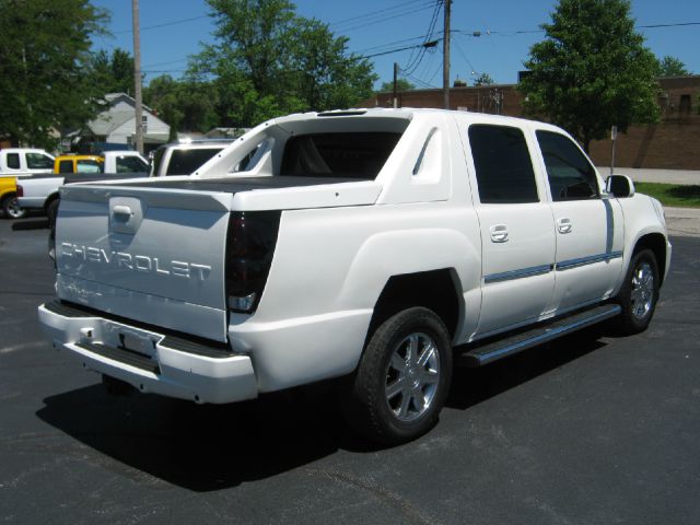 2002 Chevrolet Avalanche C350 4dr Sdn 3.5L Sport RWD Sedan