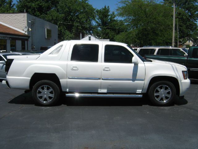 2002 Chevrolet Avalanche C350 4dr Sdn 3.5L Sport RWD Sedan