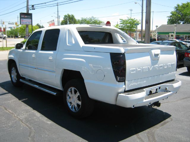 2002 Chevrolet Avalanche C350 4dr Sdn 3.5L Sport RWD Sedan