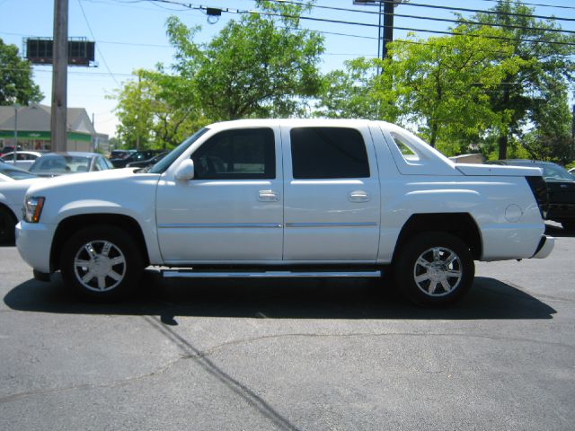 2002 Chevrolet Avalanche C350 4dr Sdn 3.5L Sport RWD Sedan