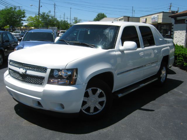 2002 Chevrolet Avalanche C350 4dr Sdn 3.5L Sport RWD Sedan