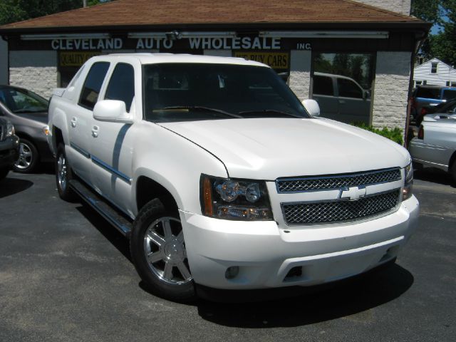 2002 Chevrolet Avalanche C350 4dr Sdn 3.5L Sport RWD Sedan