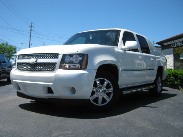 2002 Chevrolet Avalanche C350 4dr Sdn 3.5L Sport RWD Sedan