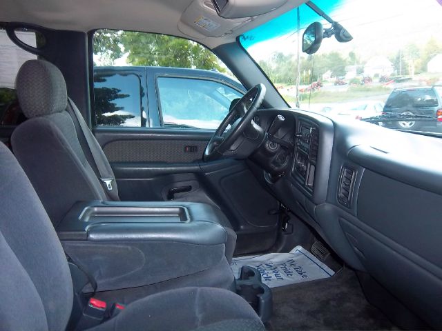 2002 Chevrolet Avalanche C350 4dr Sdn 3.5L Sport RWD Sedan