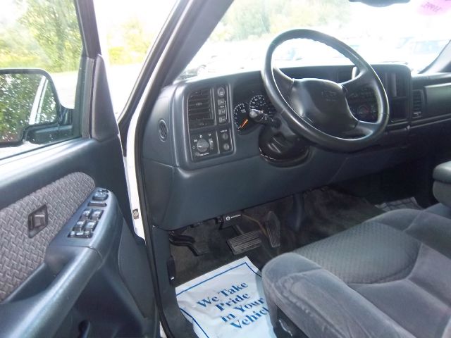 2002 Chevrolet Avalanche C350 4dr Sdn 3.5L Sport RWD Sedan